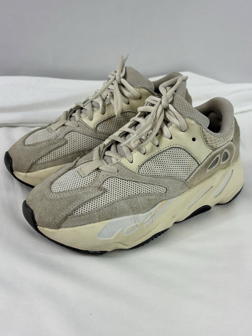Yeezy x Adidas Boost 700 Analog Sneakers Cream Suede Mesh 5.5 Mens Kanye